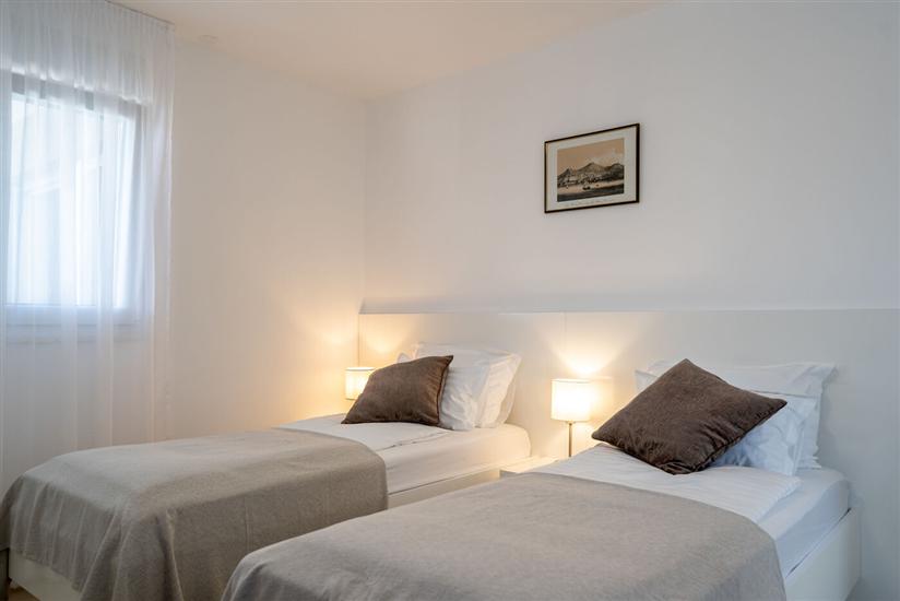 House K1, for 12 persons