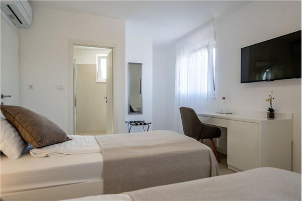 House K1, for 12 persons