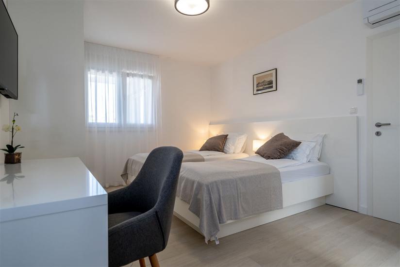 House K1, for 12 persons