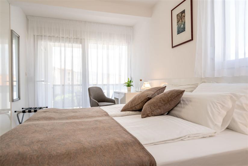 House K1, for 12 persons