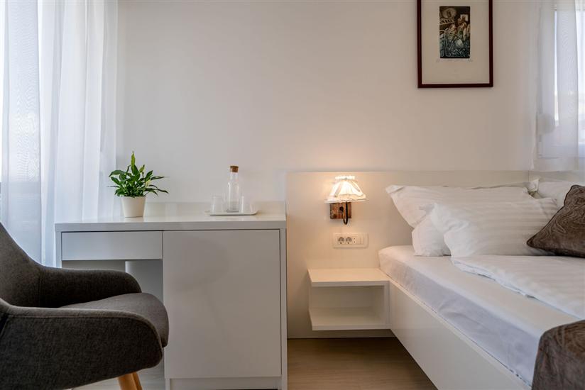 House K1, for 12 persons