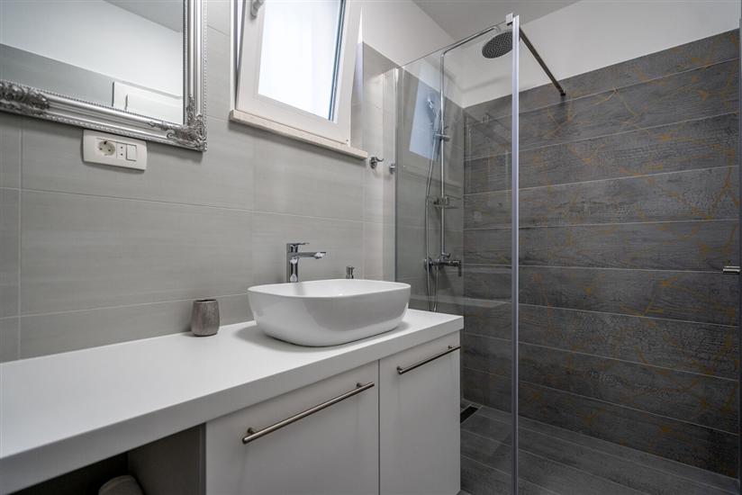 House K1, for 12 persons