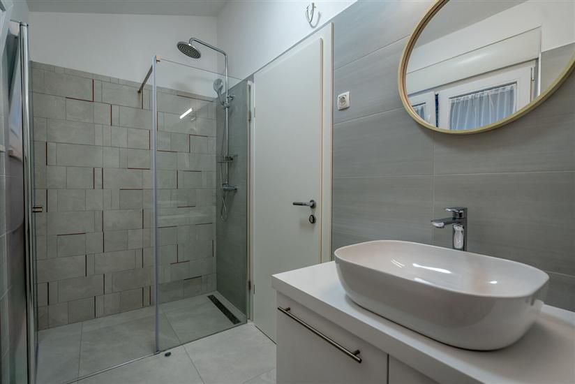 House K1, for 12 persons