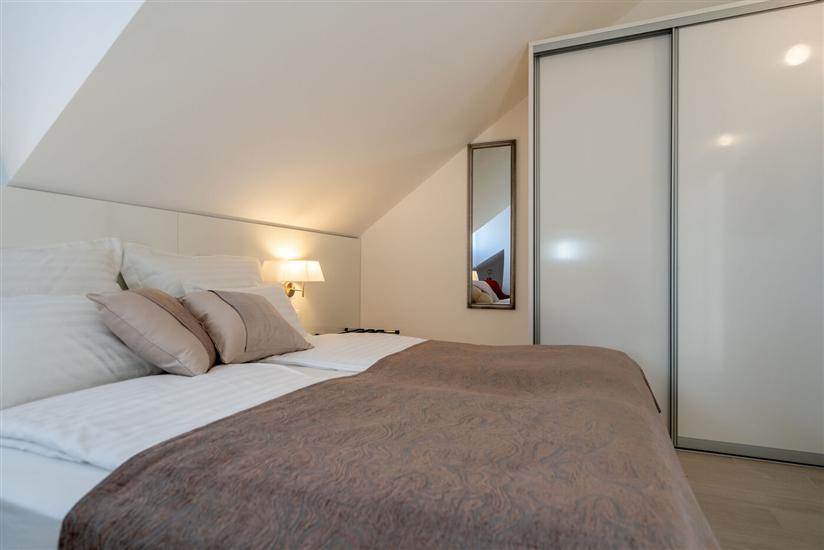 House K1, for 12 persons