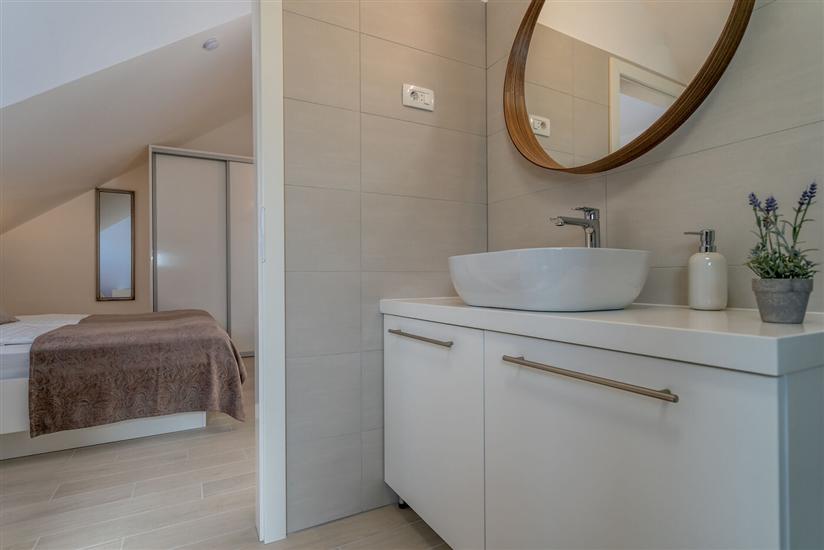 House K1, for 12 persons