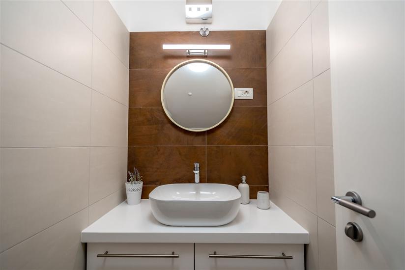 House K1, for 12 persons