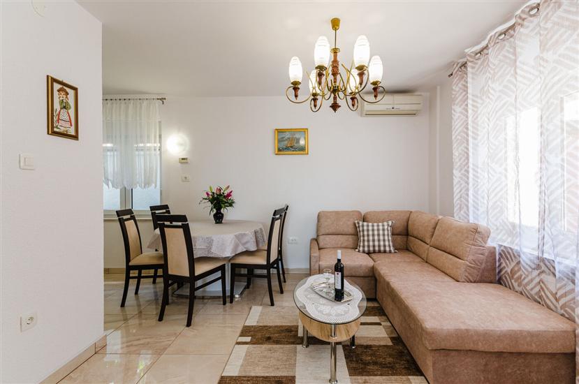 Ferienwohnung A2, für 8 Personen