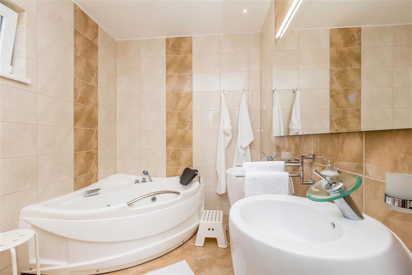 House K1, for 10 persons