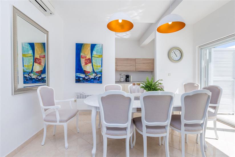 House K1, for 10 persons