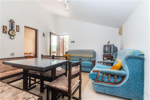 Apartment A1, for 5 persons