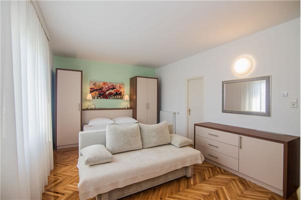 Room S2, for 2 persons