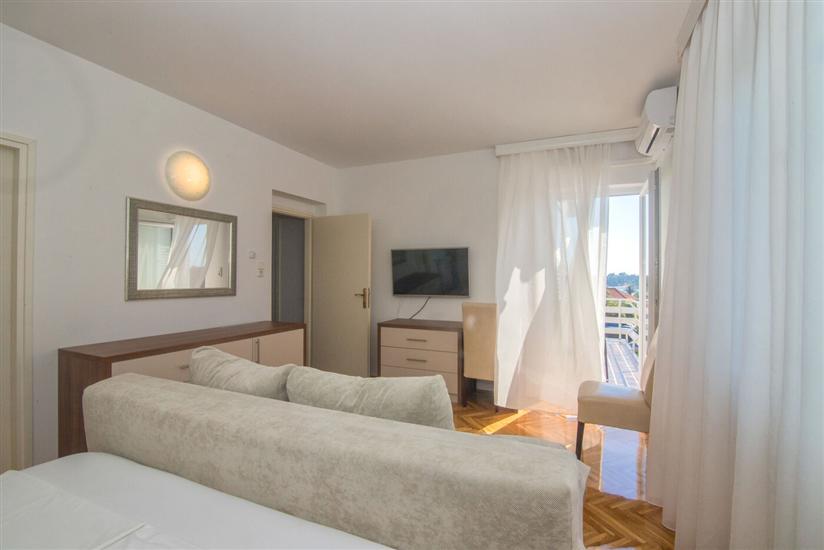 Room S2, for 2 persons