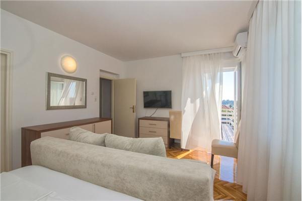 Room S2, for 2 persons