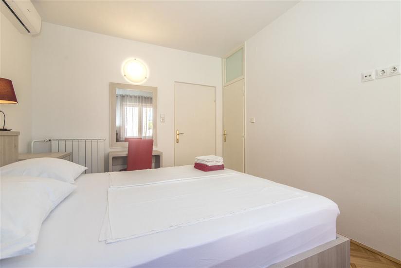 Room S4, for 2 persons