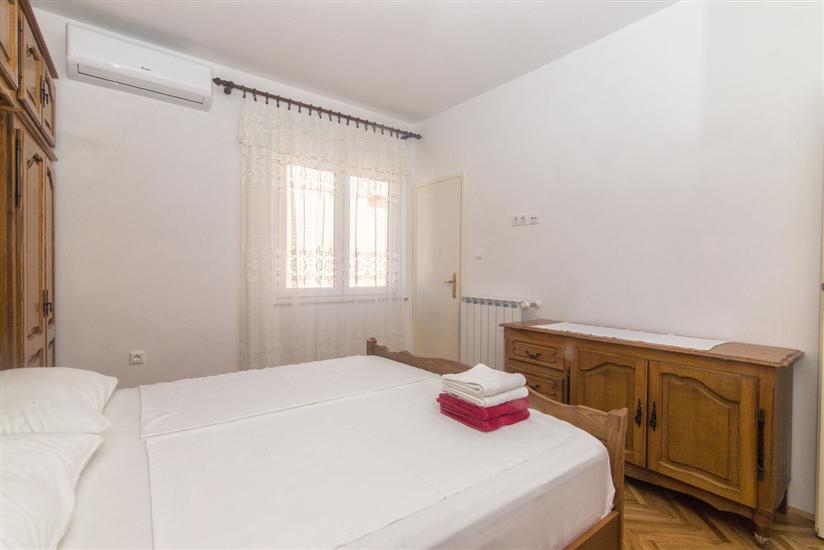 Room S3, for 2 persons