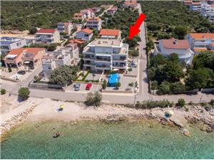 Apartmaji Branimir Mandre - otok Pag, Kvadratura 72,00 m2, Oddaljenost od morja 20 m, Oddaljenost od centra 500 m