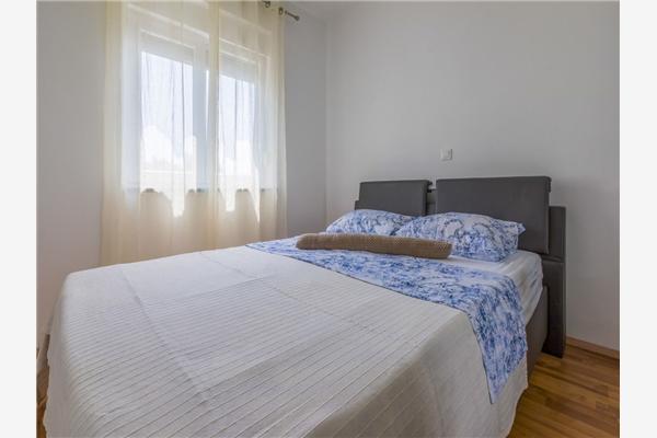 Apartment A1, for 5 persons