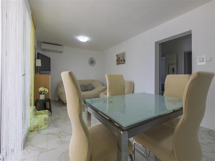 Apartment A1, for 5 persons