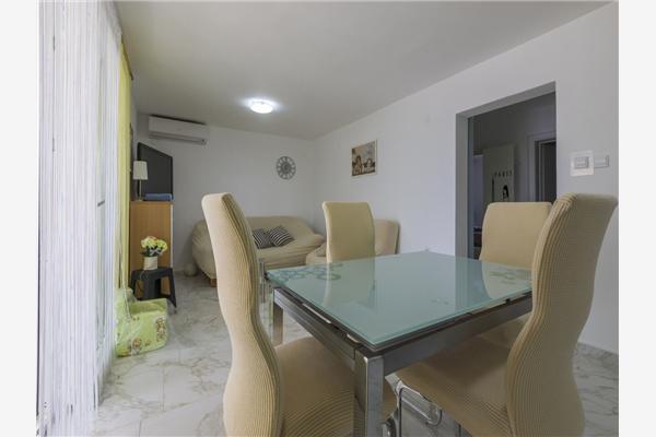 Apartment A1, for 5 persons