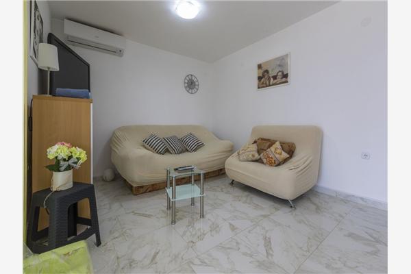 Apartment A1, for 5 persons