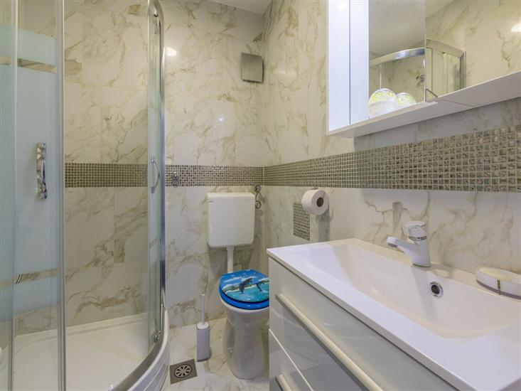 Apartment A1, for 5 persons