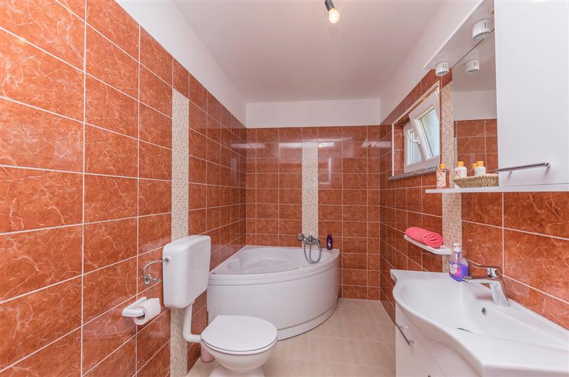 Apartment A1, for 8 persons