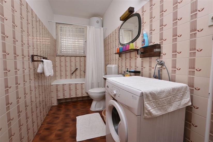 Apartment A1, for 5 persons