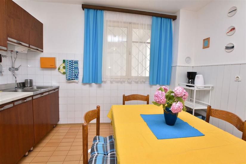 Apartment A1, for 5 persons