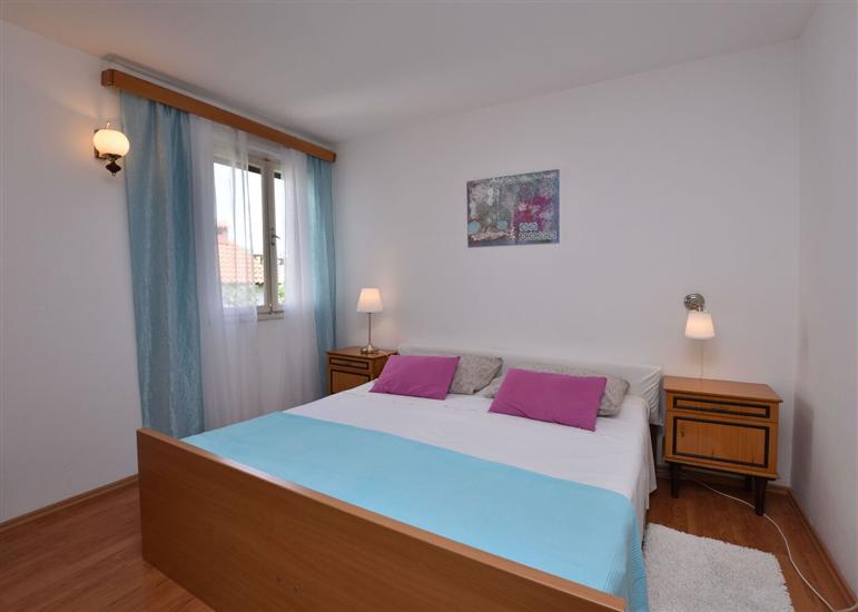 Apartment A1, for 5 persons