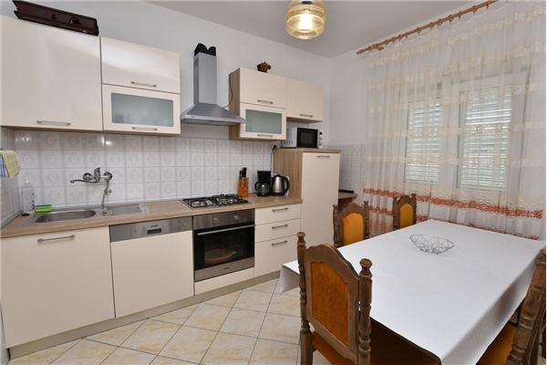Apartment A2, for 6 persons
