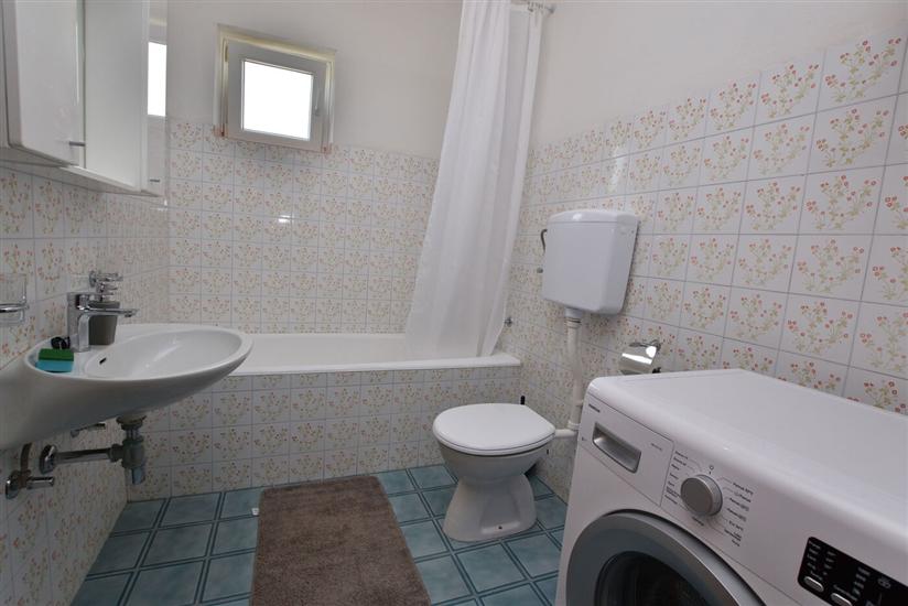 Apartment A2, for 6 persons