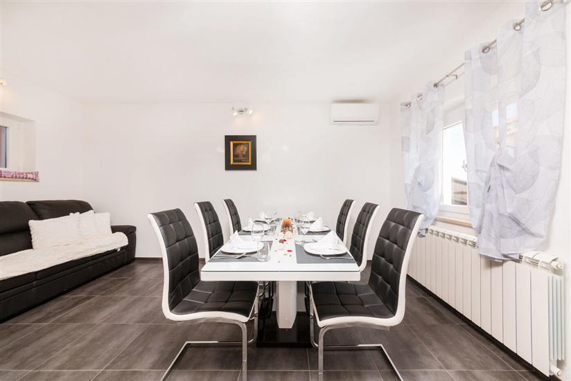 House K1, for 8 persons