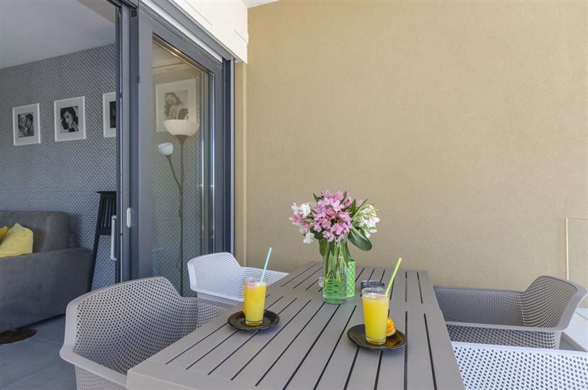 Apartment A2, for 6 persons