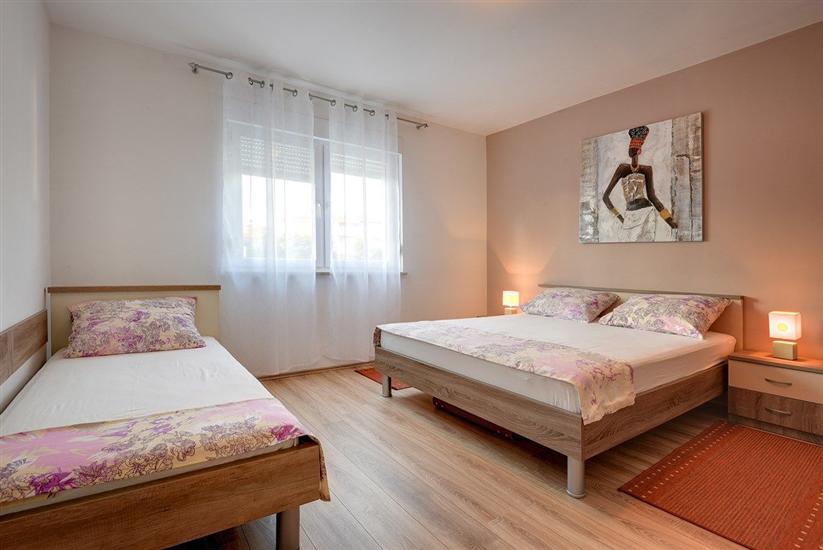 Apartment A1, for 5 persons