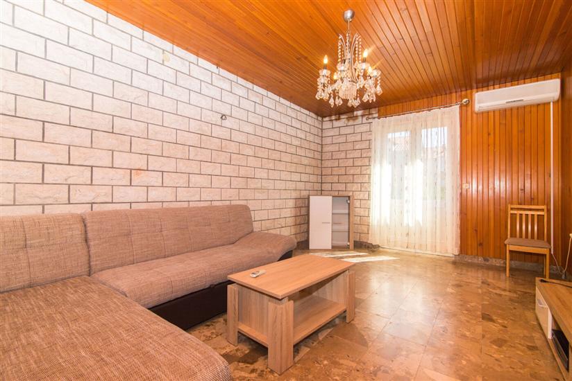 Apartment A1, for 8 persons