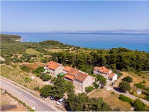 Apartment Middle Dalmatian islands,BookJakovFrom 135 €