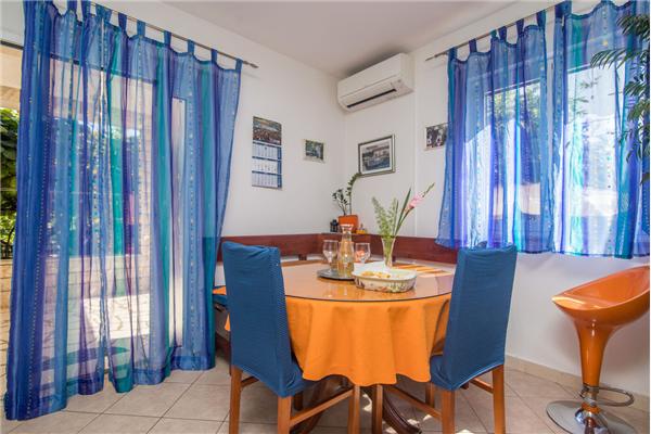 Apartment A1, for 5 persons