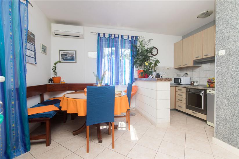 Apartment A1, for 5 persons