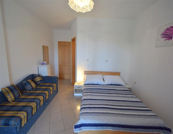 Room S1, for 2 persons