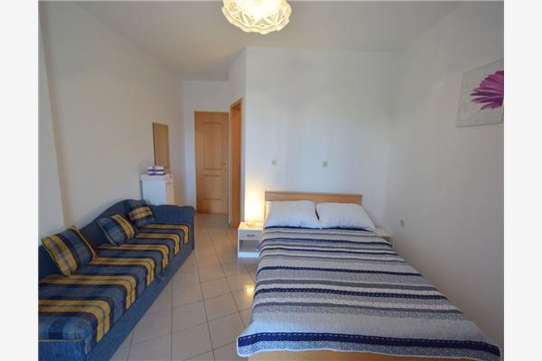 Room S1, for 2 persons