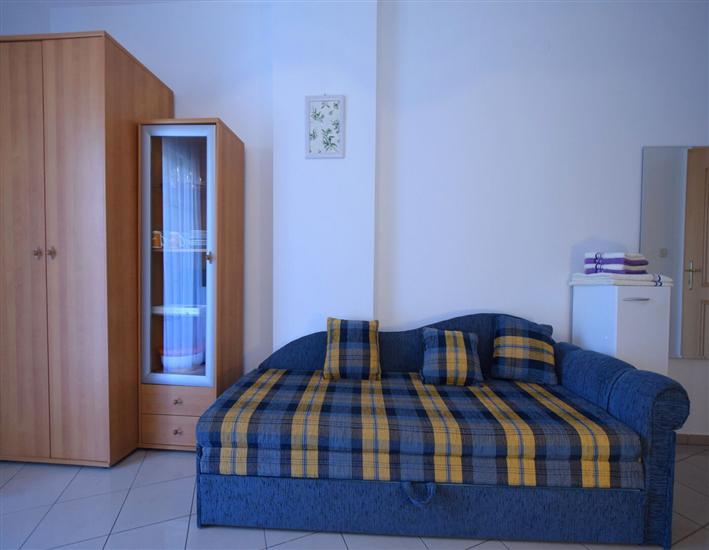 Room S1, for 2 persons