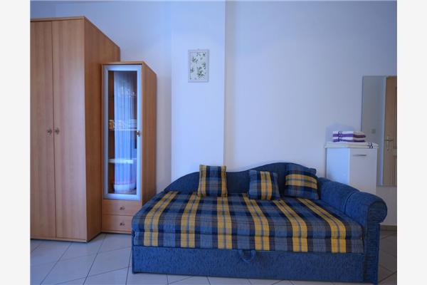 Room S1, for 2 persons