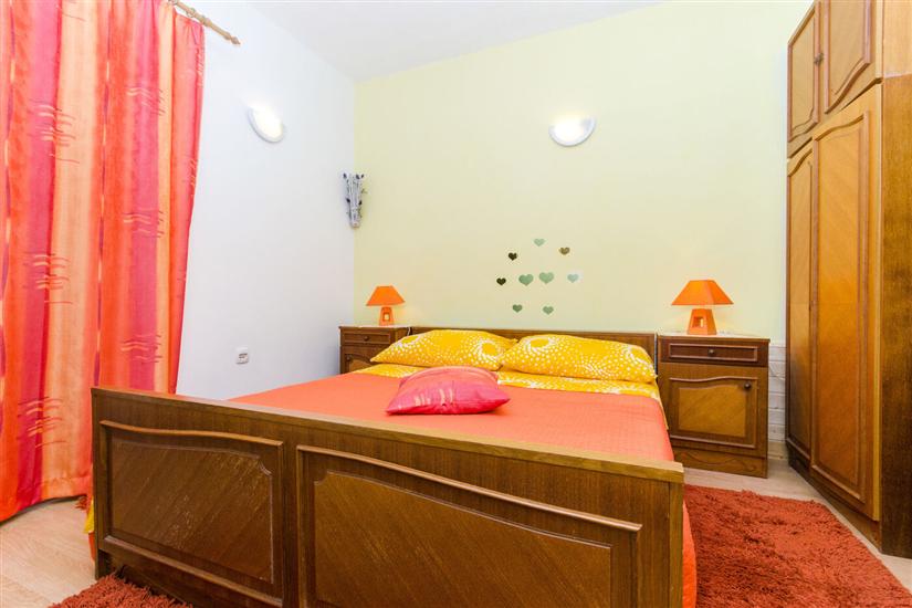 Apartment A1, for 5 persons