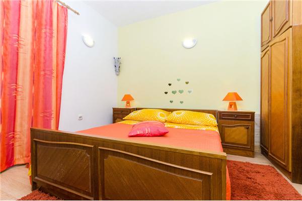 Apartment A1, for 5 persons