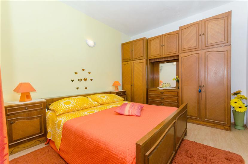 Apartment A1, for 5 persons