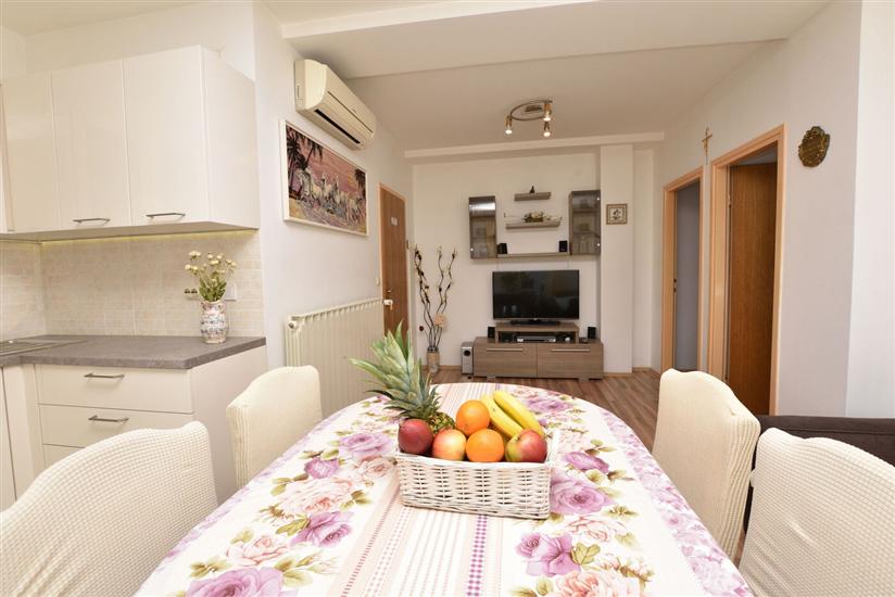 Apartment A3, for 5 persons