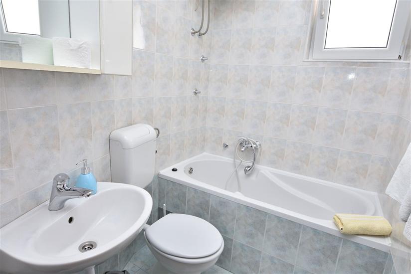 Apartment A4, for 3 persons