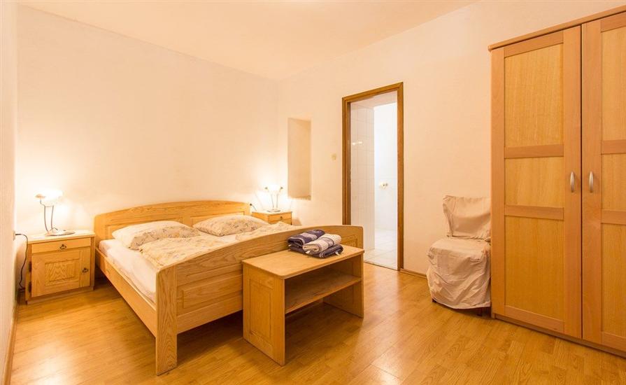 Room S7, for 2 persons