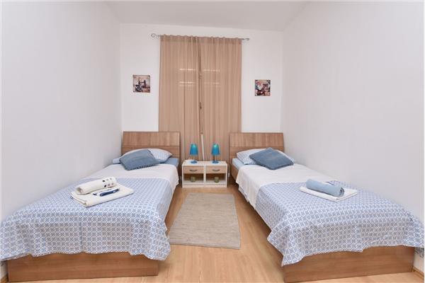 Apartment A2, for 6 persons