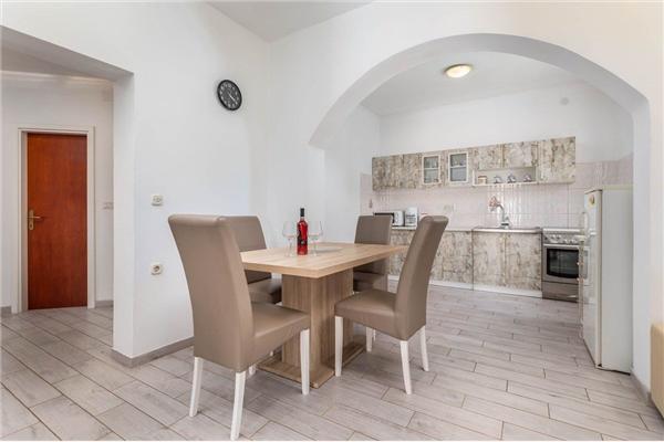 Apartment A2, for 6 persons